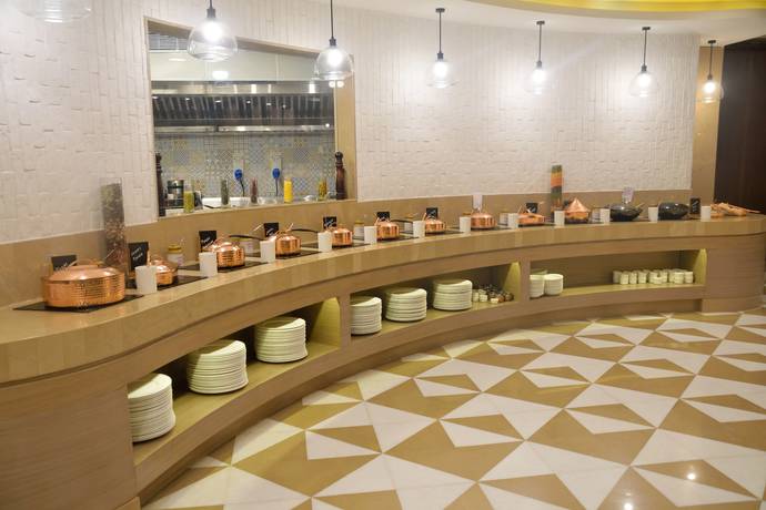 Imagen del bar/restaurante del Hotel Rbd Sarovar Portico. Foto 3