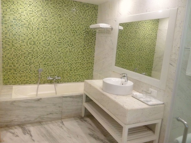 Imagen del bar/restaurante del Hotel Rbd Sarovar Portico. Foto 5