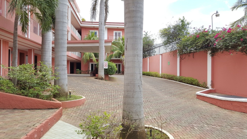 Imagen de los exteriores del Hotel Rdg. Foto 9