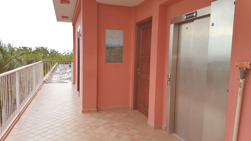 Imagen de los exteriores del Hotel Rdg. Foto 11