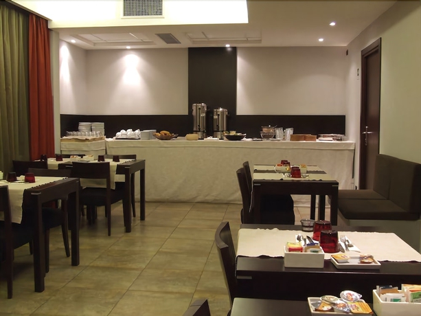 Imagen del bar/restaurante del Hotel Re Di Roma. Foto 7