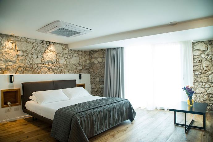 Imagen de la habitación del Hotel Re Dionisio Luxury Suites. Foto 8