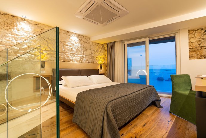 Imagen de la habitación del Hotel Re Dionisio Luxury Suites. Foto 14