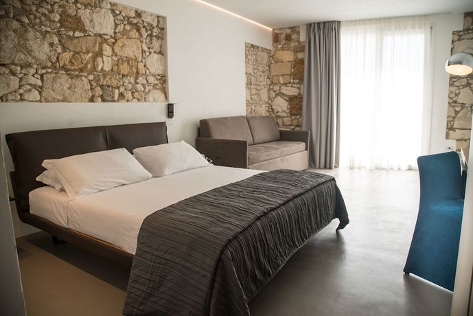 Imagen de la habitación del Hotel Re Dionisio Luxury Suites. Foto 15