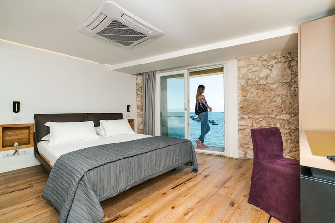 Imagen de la habitación del Hotel Re Dionisio Luxury Suites. Foto 16