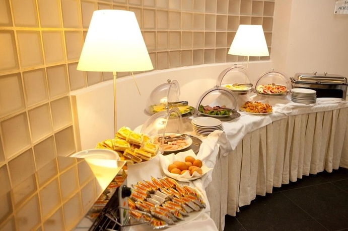 Imagen del bar/restaurante del Hotel Re Enzo. Foto 10