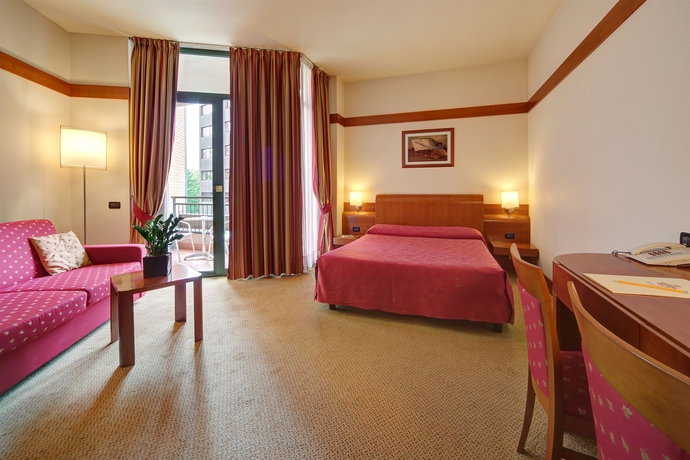 Imagen de los interiores del Hotel Re. Foto 12