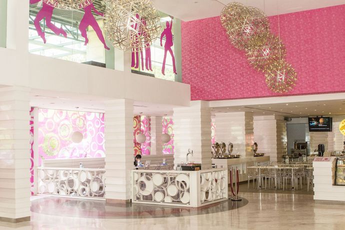 Imagen del bar/restaurante del Hotel Re!. Foto 2