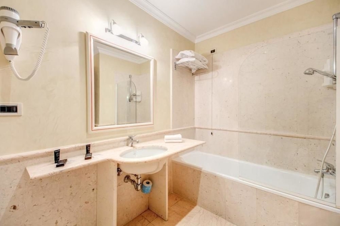 Imagen de la habitación del Hotel Re Luxury Accomodations. Foto 11