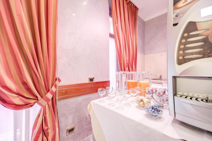 Imagen del bar/restaurante del Hotel Re Luxury Accomodations. Foto 3