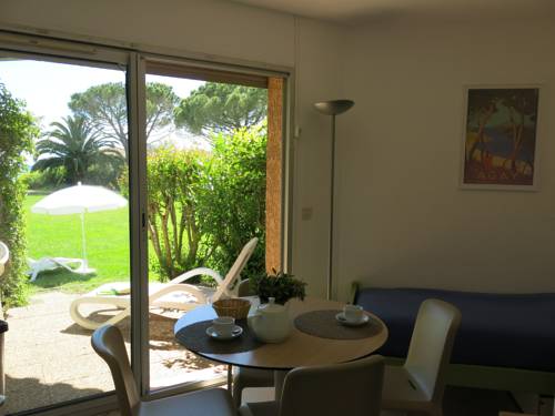 Imagen de la habitación del Hotel R&eacute;sidence Agathos (un Jardin Sur La Plage). Foto 11