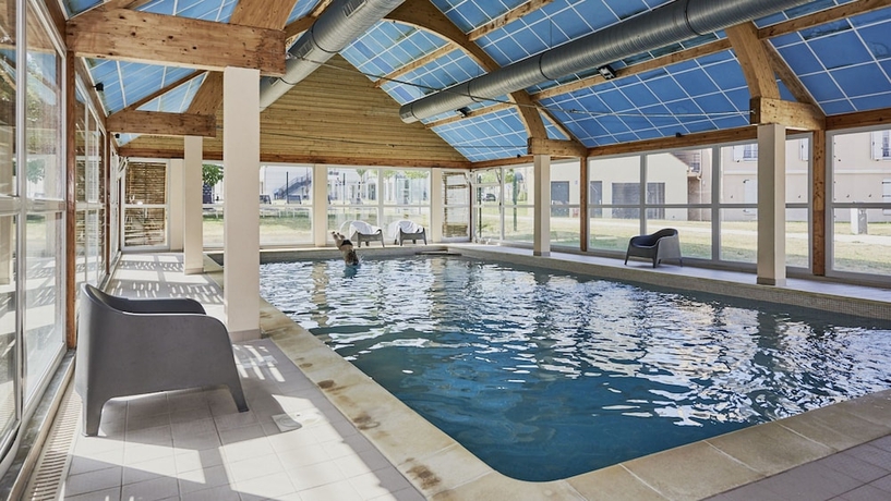 Imagen de la piscina del Hotel Résidence Château Du Mée. Foto 19