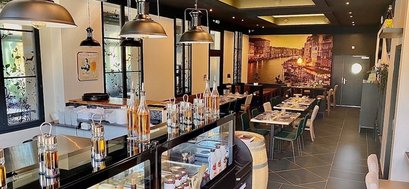 Imagen del bar/restaurante del Hotel Résidence Château Du Mée. Foto 3