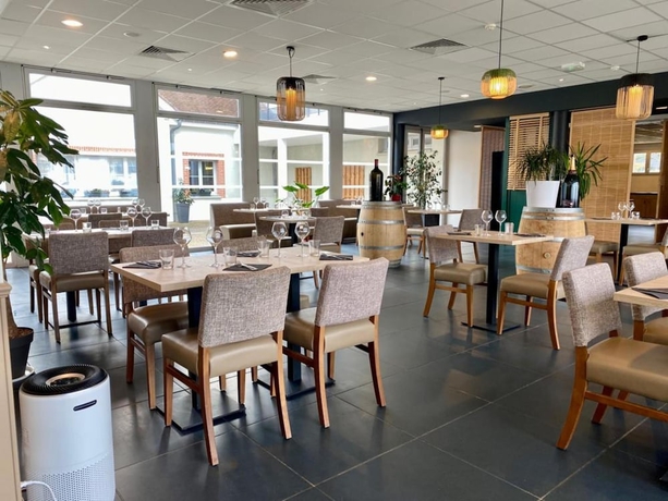 Imagen del bar/restaurante del Hotel Résidence Château Du Mée. Foto 4