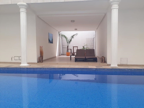 Imagen de la piscina del Hotel R&eacute;sidence Clean Apparts. Foto 15