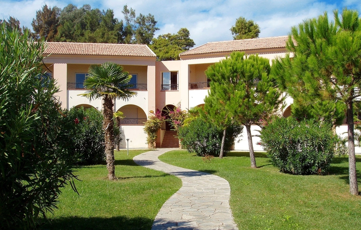 Imagen de los exteriores del Hotel R&eacute;sidence Club Odalys Sognu Di Mare. Foto 6