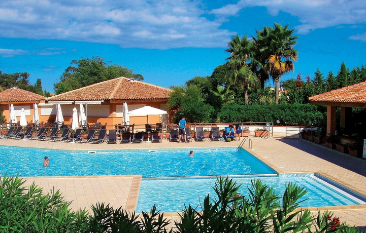 Imagen de la piscina del Hotel R&eacute;sidence Club Odalys Sognu Di Mare. Foto 17