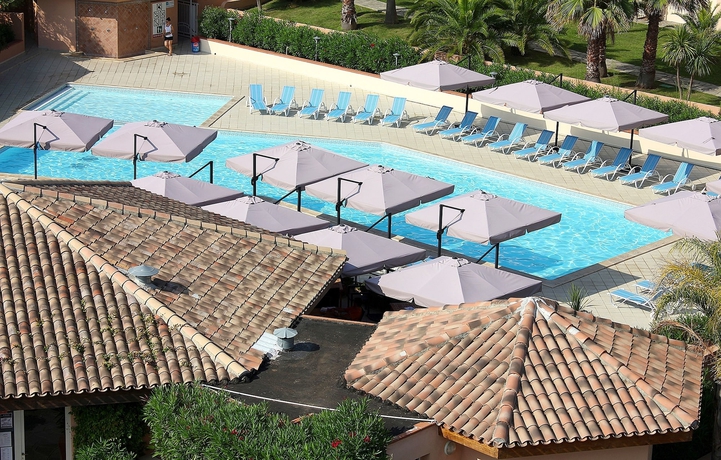 Imagen de la piscina del Hotel R&eacute;sidence Club Odalys Sognu Di Mare. Foto 18