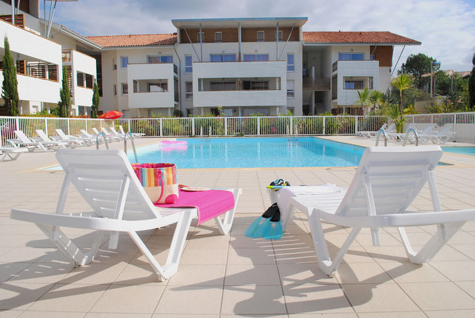 Imagen de la piscina del Hotel R&eacute;sidence Go&eacute;lia Les Terrasses De L'oc&eacute;an. Foto 11