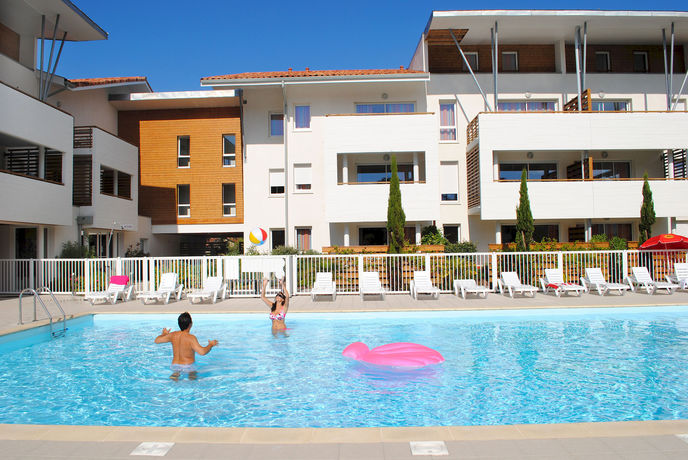 Imagen de la piscina del Hotel R&eacute;sidence Go&eacute;lia Les Terrasses De L'oc&eacute;an. Foto 12