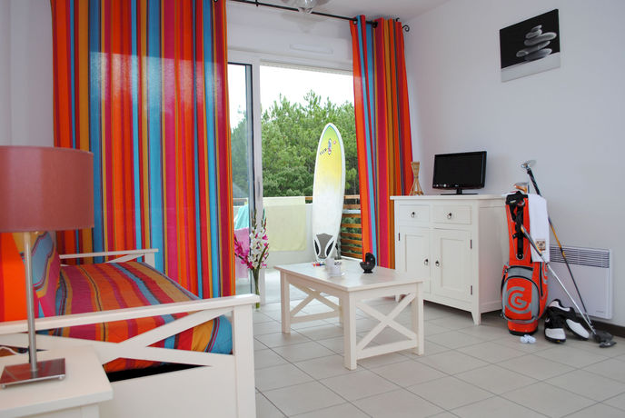 Imagen de la piscina del Hotel R&eacute;sidence Go&eacute;lia Les Terrasses De L'oc&eacute;an. Foto 16