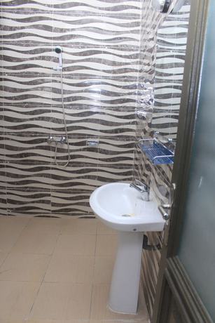 Imagen de la habitación del Hotel R&eacute;sidence H&ocirc;tel Phivare. Foto 17