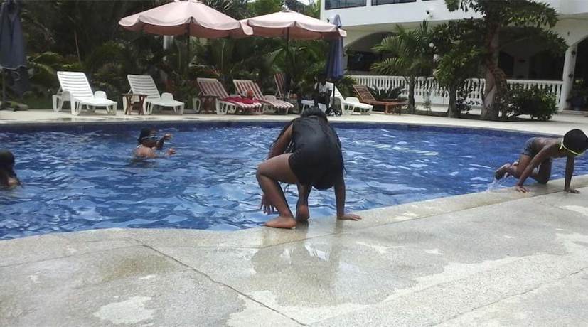 Imagen de la piscina del Hotel R&eacute;sidence H&ocirc;tel la Marsu. Foto 19