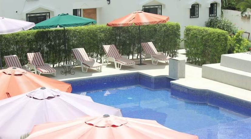 Imagen de la piscina del Hotel R&eacute;sidence H&ocirc;tel la Marsu. Foto 20