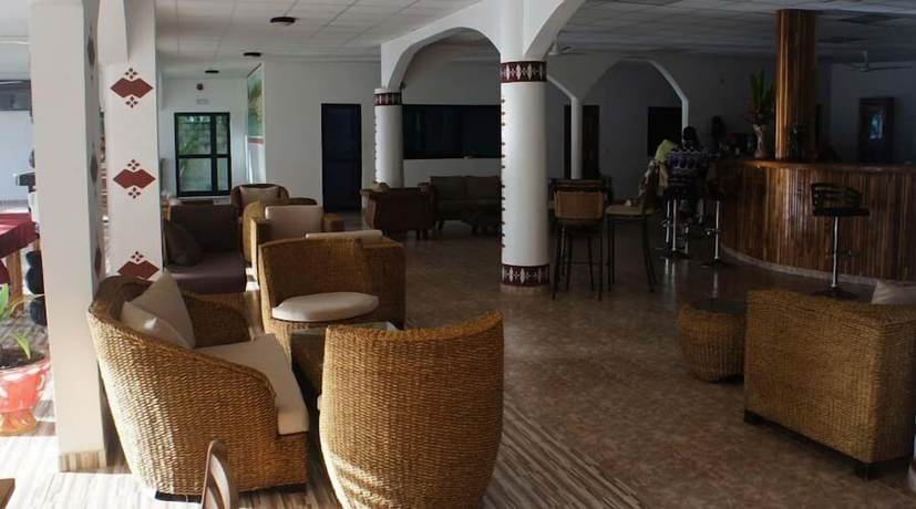 Imagen del bar/restaurante del Hotel R&eacute;sidence H&ocirc;tel la Marsu. Foto 4