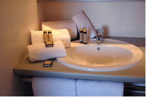 Imagen de la habitación del Hotel Résidence Hôtelière Natureva & Spa. Foto 3