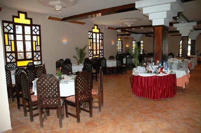 Imagen del bar/restaurante del Hotel R&eacute;sidence Karam. Foto 2