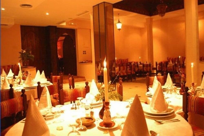 Imagen del bar/restaurante del Hotel R&eacute;sidence Karam. Foto 3