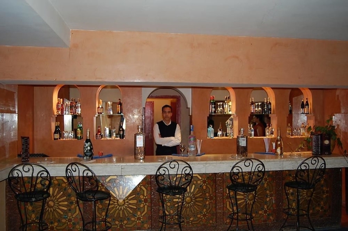 Imagen del bar/restaurante del Hotel R&eacute;sidence Karam. Foto 4