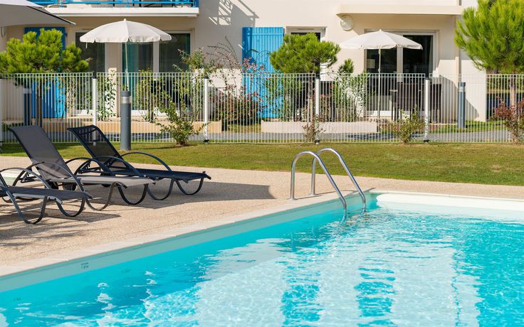 Imagen de la piscina del Hotel Résidence Lagrange Vacances Les Carrelets. Foto 5