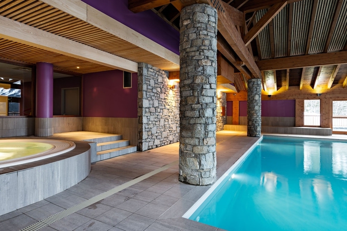 Imagen de la piscina del Hotel R&eacute;sidence Lagrange Vacances Les Hauts De La Vanoise. Foto 15