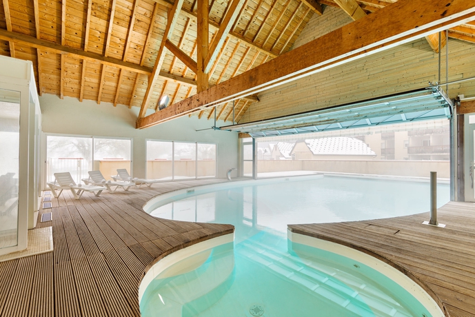 Imagen de la piscina del Hotel Résidence Lagrange Vacances Les Pics D'aran. Foto 10
