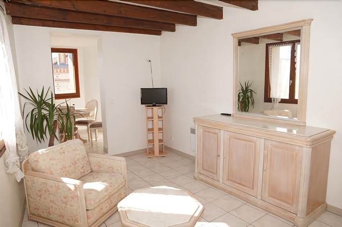 Imagen de la habitación del Hotel Résidence Larroque. Foto 3