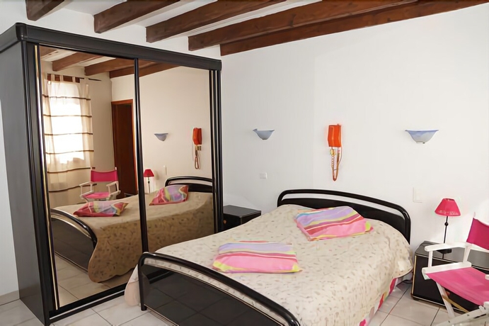 Imagen de la habitación del Hotel Résidence Larroque. Foto 4