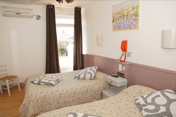 Imagen de la habitación del Hotel R&eacute;sidence Larroque. Foto 7