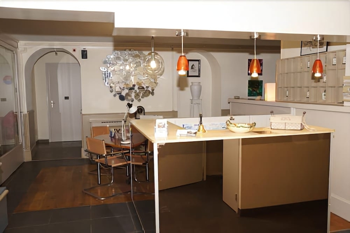 Imagen de los interiores del Hotel R&eacute;sidence Larroque. Foto 16