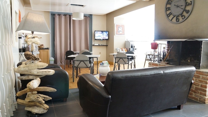 Imagen de los interiores del Hotel R&eacute;sidence Larroque. Foto 19