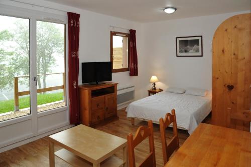 Imagen de la habitación del Hotel R&eacute;sidence Le Bois de la Reine, Besse-et-Saint-Anastaise. Foto 8