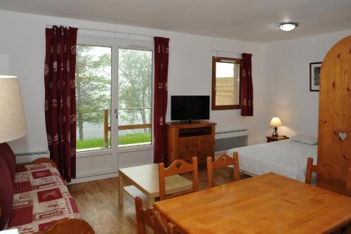 Imagen general del Hotel R&eacute;sidence Le Bois de la Reine, Besse-et-Saint-Anastaise. Foto 3