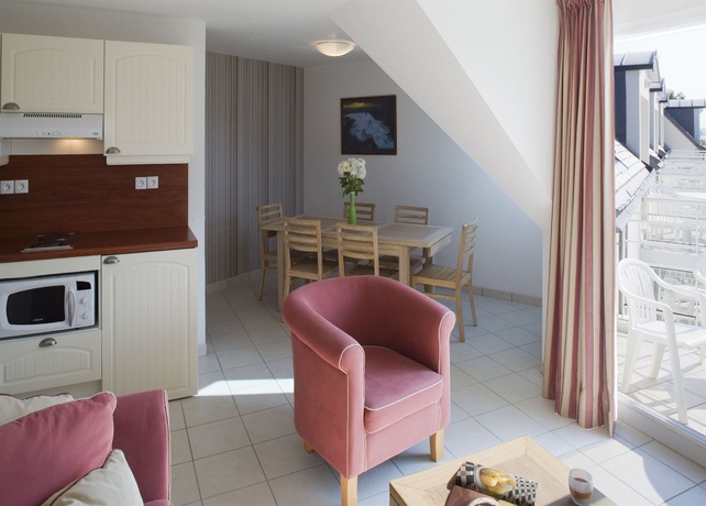 Imagen de los interiores del Hotel R&eacute;sidence Le Domaine Des Gl&eacute;nan. Foto 14