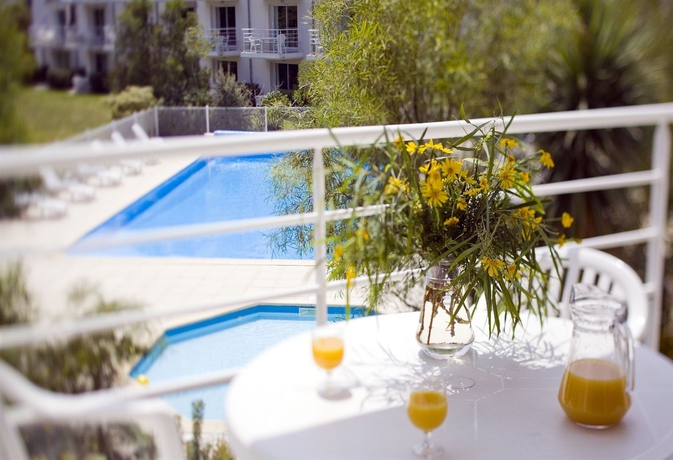 Imagen de la piscina del Hotel R&eacute;sidence Le Domaine Des Gl&eacute;nan. Foto 16