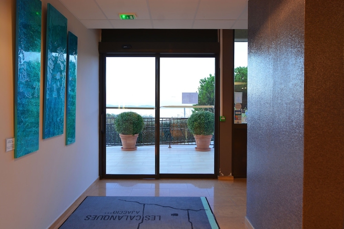 Imagen de los interiores del Hotel R&eacute;sidence Les Calanques, Ayacio. Foto 19