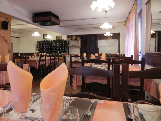 Imagen del bar/restaurante del Hotel R&eacute;sidence Les Colchiques. Foto 7