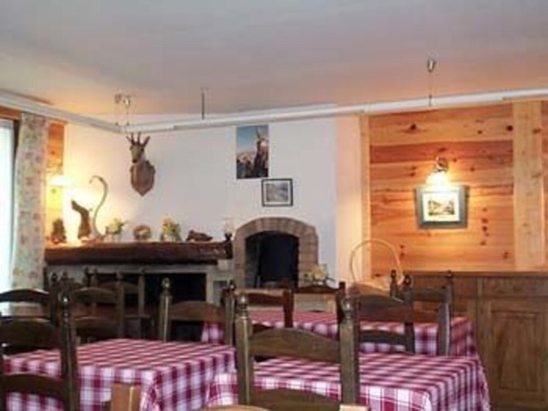 Imagen del bar/restaurante del Hotel R&eacute;sidence Les Colchiques. Foto 9