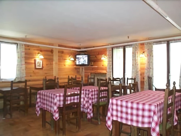 Imagen del bar/restaurante del Hotel R&eacute;sidence Les Colchiques. Foto 10