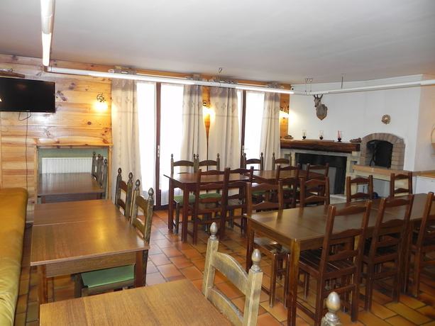 Imagen del bar/restaurante del Hotel R&eacute;sidence Les Colchiques. Foto 11
